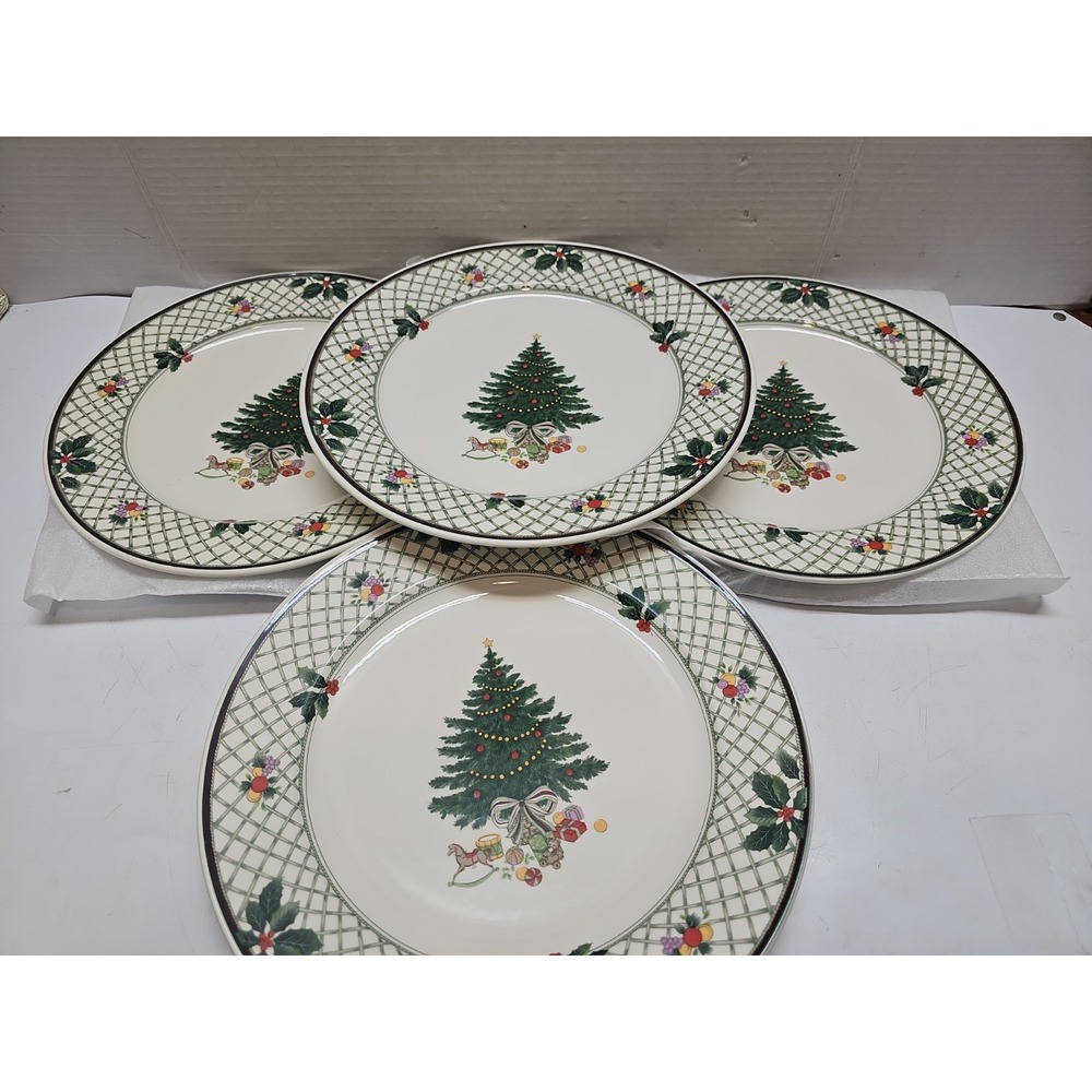 Set of 4 Mikasa Heritage CHRISTMAS STORY Dinner Plates‎ 11 1/8"
